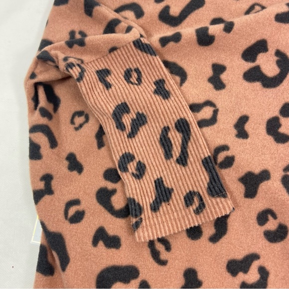 Simply Southern Leo leopard loose turtleneck top drop shoulders. One size - Picture 3 of 8